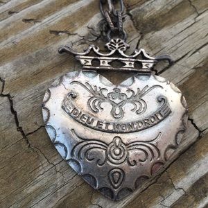 ROCK ‘N’ ROLL NECKLACE